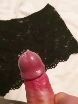 Mutandine di mia moglie sborrate