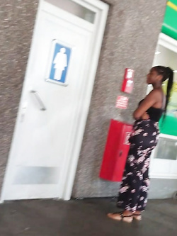 Black girl toilett fuck