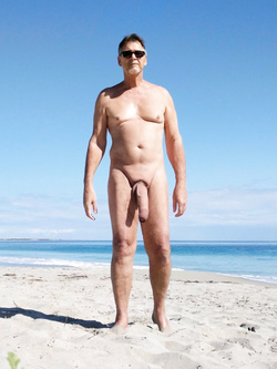 True nudist flashing on the beach Parte 2