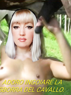 La giovane biondina si fa puttana