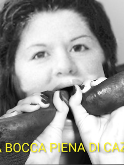 La Moglie nudista si fa puttana per nani, donne e neri