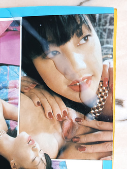 Io che mi sego guardando una rivista porno