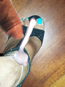 La moglie lo tradisce e lui la fa puttana