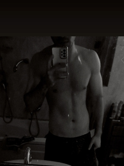 Ragazzo giovane reale per incontri????????