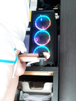 anche di giorno sotto i vestiti  per strada e al lavoro