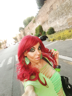 CONSIGLIA AI TUOI AMICI AMA PORN..CLICCCAAA