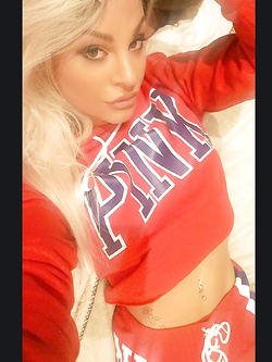 Tutte i selfie hot di Noemi Blonde