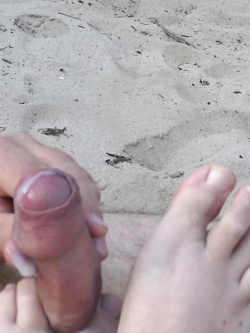 Sborro sui piedi di mia moglie