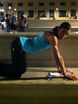 ti va se ti apro la porta e me lo sbatti in bocca a pelle cn