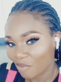 SUA MAESTA IL CAZZO.(LA TROIA SPUTTANATA)