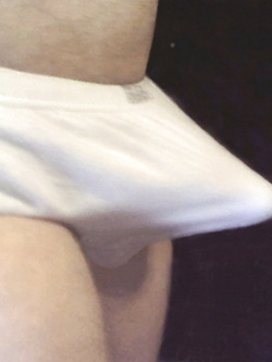 Il pacco del mio cazzo di uomo in mutandine