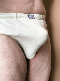 Il pacco del mio cazzo di uomo in mutandine