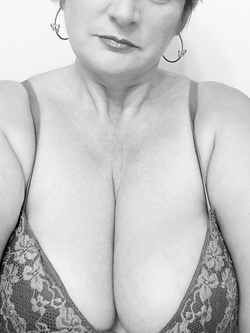 Sorelle ucraine che si divertono