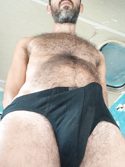 Cazzo duro dentro nelle mutande