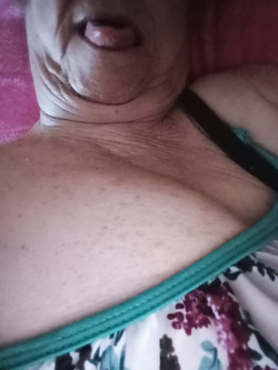 La mia amica tettona..????????????