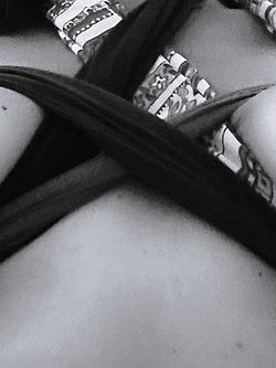 Vi faccio vedere bene i miei capezzoli