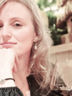 ALINA - PORCELLONA BIONDA ALLO SBANDO