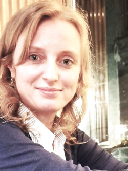 ALINA - PORCELLONA BIONDA ALLO SBANDO