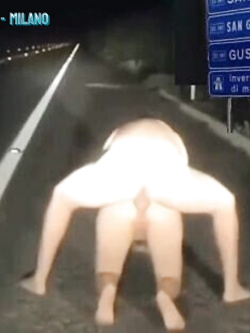 ALINA - PORCELLONA BIONDA ALLO SBANDO