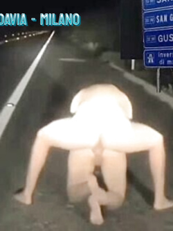 ALINA - PORCELLONA BIONDA ALLO SBANDO