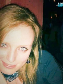 ALINA - PORCELLONA BIONDA ALLO SBANDO