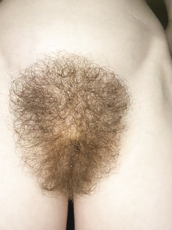 Esibizionista non depilata da 2 anni