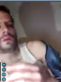 FROCETTO SI MASTURBA IN CAM