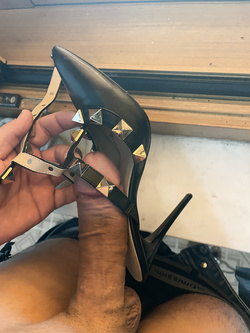 Una bella sega con i tacchi