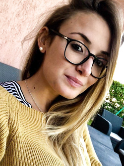 Alessandra mi vende le sue scarpe!