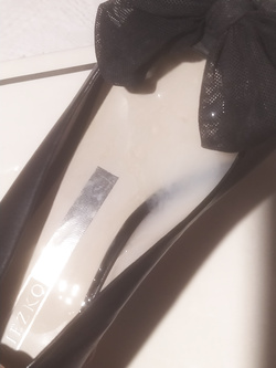 Alessandra mi vende le sue scarpe!