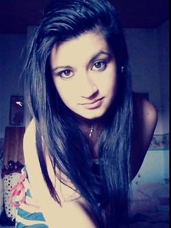 Ilaria la puttanella e le sue scarpe!