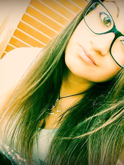 Ilaria la puttanella e le sue scarpe!