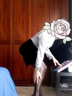 Segretaria porca pronta per leccare fighe e cazzi