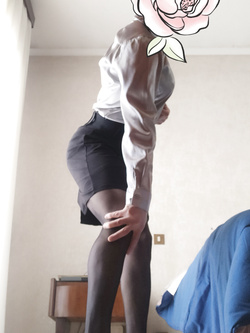 Segretaria porca pronta per leccare fighe e cazzi