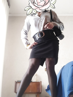 Segretaria porca pronta per leccare fighe e cazzi