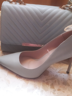 Borsa e scarpe celesti da cerimonia scopate!