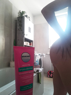 Una moglie un po esibizionista