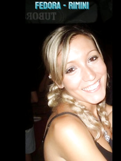 FEDORA BIONDA SEXY DI RIMINI