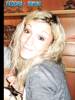 FEDORA BIONDA SEXY DI RIMINI