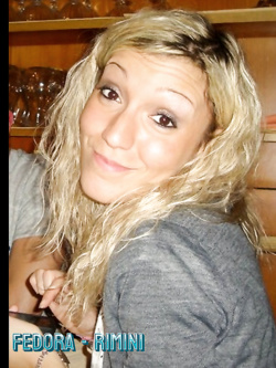 FEDORA BIONDA SEXY DI RIMINI