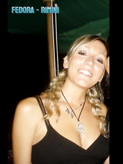 FEDORA BIONDA SEXY DI RIMINI