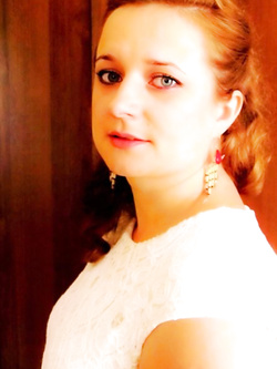 italiana cagnolina italo-polacca allarga le zampe prima