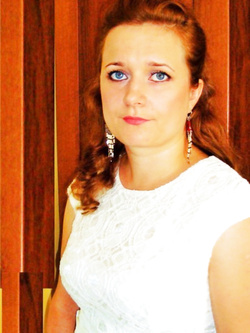 italiana cagnolina italo-polacca allarga le zampe prima