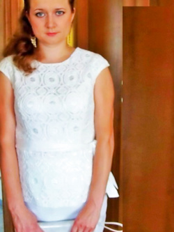 italiana cagnolina italo-polacca allarga le zampe prima