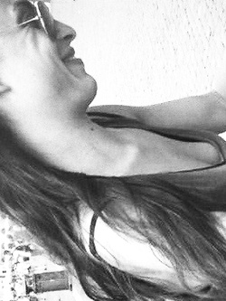 Pompinara con gli occhiali!