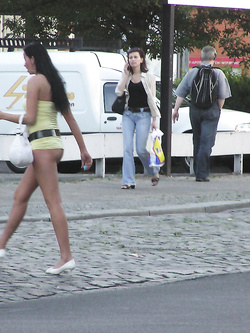 PUTTANE PROSTITUTE WHOORES PER STRADA EUROPA