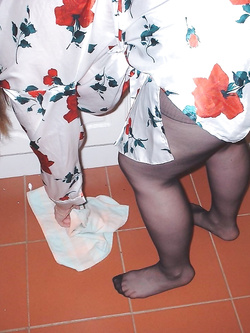 CASALINGHE MOGLI IN COLLANT PER CASA