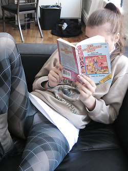 CASALINGHE MOGLI IN COLLANT PER CASA