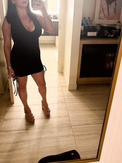 Lei ci mostra le sue tette