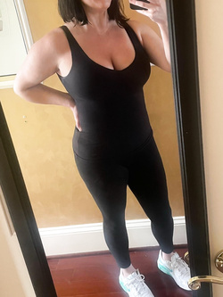 Lei ci mostra le sue tette